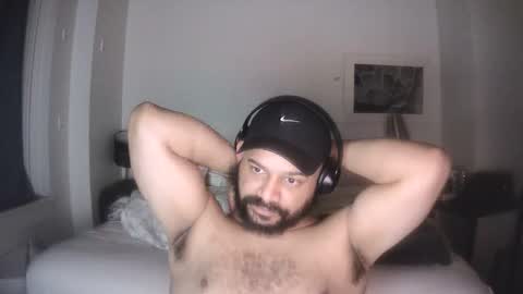 Snapshot of popfizzt chatting on 11-17-25, 02:39 popfizzt online show from 11-17-25, 02:39