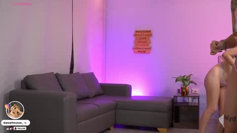 Snapshot of pophouse chatting on 10-21-25, 11:11 online show from 10-21-25, 11:11