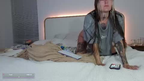 Snapshot of poppyquinn chatting on 06-16-26, 01:41 PoppyQuinn online show from 06-16-26, 01:41