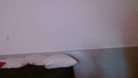 porcelainlux online show from 11-15-25, 07:16