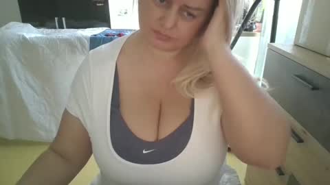 Snapshot of pornbusty chatting on 02-17-25, 03:09 MelissOfficial online show from 02-17-25, 03:09