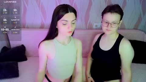 Snapshot of pornostendup chatting on 09-24-25, 07:50 Ana and Tati online show from 09-24-25, 07:50