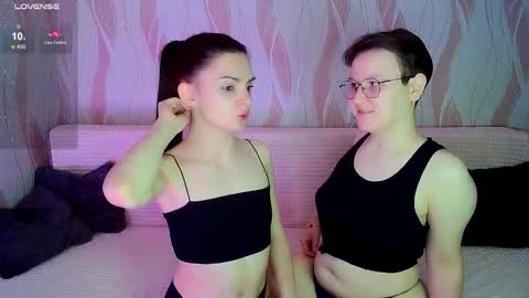 Snapshot of pornostendup chatting on 10-06-25, 01:36 Ana and Tati online show from 10-06-25, 01:36