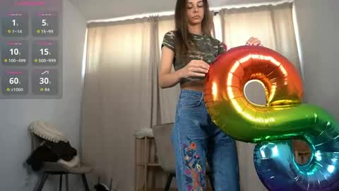    online show from 06-04-26, 08:53