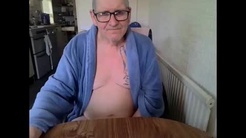 Snapshot of poshman65 chatting on 05-09-26, 08:41 poshman65 online show from 05-09-26, 08:41