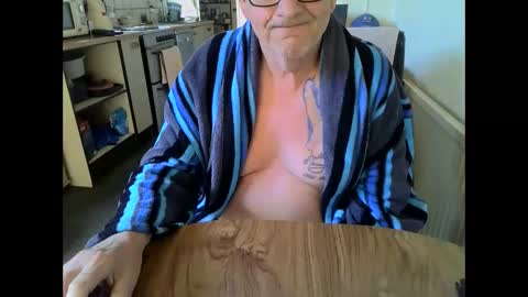 Snapshot of poshman65 chatting on 06-05-26, 08:31 poshman65 online show from 06-05-26, 08:31