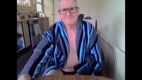 Snapshot of poshman65 chatting on 06-09-26, 11:00 poshman65 online show from 06-09-26, 11:00