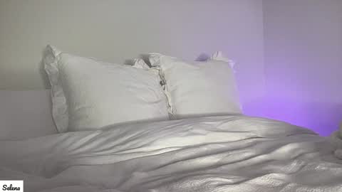 Snapshot of poutyselena chatting on 12-28-24, 12:26 Selena online show from 12-28-24, 12:26