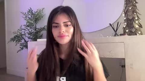 Selena online show from 12-01-25, 01:43