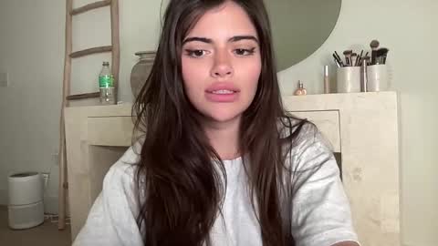 Snapshot of poutyselena chatting on 02-05-26, 03:44 Selena online show from 02-05-26, 03:44