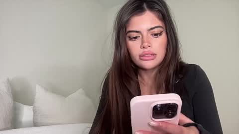Selena online show from 05-04-26, 10:28