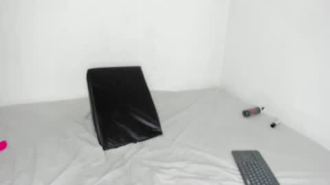 Snapshot of poutyseleny chatting on 09-21-25, 11:23 poutyseleny online show from 09-21-25, 11:23