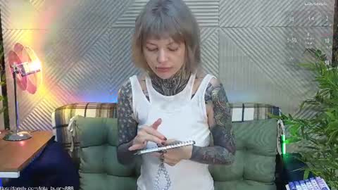 Snapshot of powerrr_ chatting on 06-20-26, 05:10 Lola online show from 06-20-26, 05:10