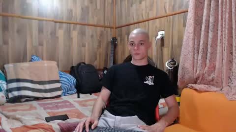 Snapshot of powertwinky chatting on 02-18-25, 04:04 chris independent  online show from 02-18-25, 04:04