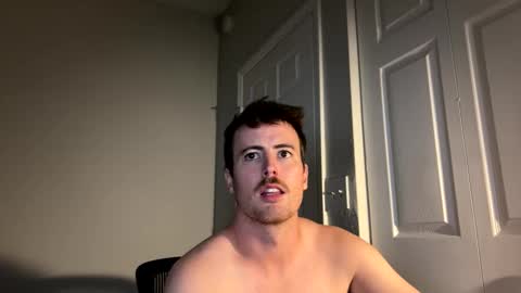 Snapshot of pphoto_95 chatting on 02-25-26, 04:11 Redd online show from 02-25-26, 04:11