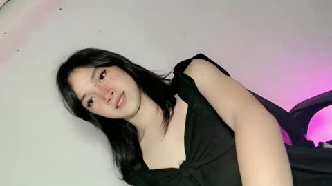 precious_laura18 online show from 06-08-26, 01:11