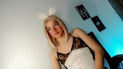 precious_laura18 online show from 06-18-26, 06:23