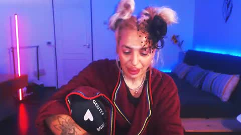 Victoria online show from 12-25-24, 09:00