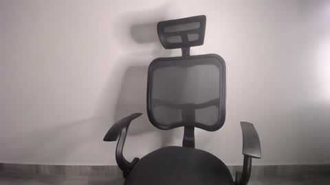 Snapshot of present_the_magic chatting on 01-21-25, 01:08 Plux online show from 01-21-25, 01:08