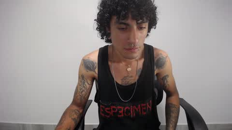 Snapshot of present_the_magic chatting on 02-01-25, 07:26 Plux online show from 02-01-25, 07:26