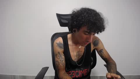 Snapshot of present_the_magic chatting on 02-03-25, 10:11 Plux online show from 02-03-25, 10:11