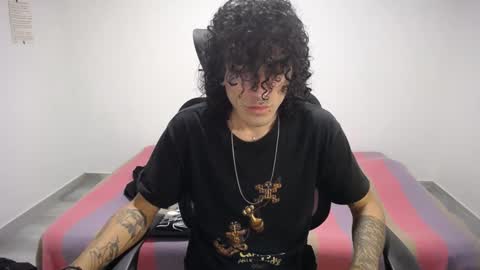 Snapshot of present_the_magic chatting on 09-23-25, 12:24 Plux online show from 09-23-25, 12:24
