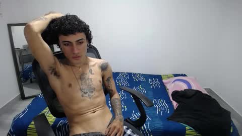 Snapshot of present_the_magic chatting on 11-20-25, 04:51 Plux online show from 11-20-25, 04:51