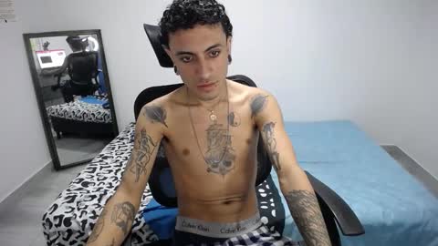 Snapshot of present_the_magic chatting on 12-05-25, 07:10 Plux online show from 12-05-25, 07:10