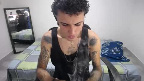 Snapshot of present_the_magic chatting on 01-06-26, 07:50 Plux online show from 01-06-26, 07:50