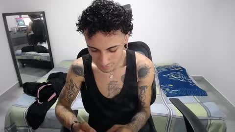 Snapshot of present_the_magic chatting on 01-11-26, 06:35 Plux online show from 01-11-26, 06:35