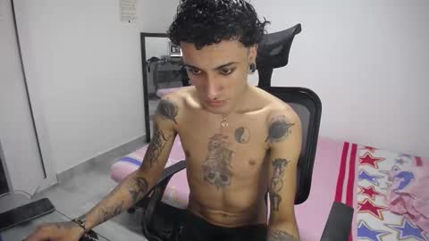 Snapshot of present_the_magic chatting on 01-15-26, 07:06 Plux online show from 01-15-26, 07:06