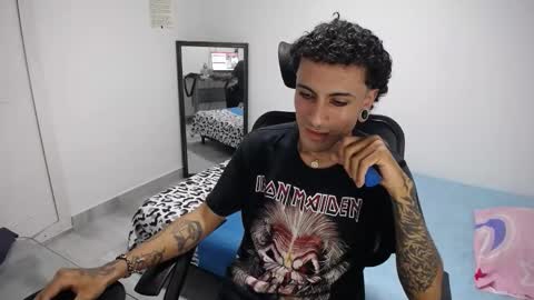 Snapshot of present_the_magic chatting on 01-16-26, 07:12 Plux online show from 01-16-26, 07:12