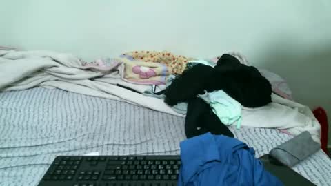 Snapshot of preshty chatting on 10-19-25, 06:03 preshty online show from 10-19-25, 06:03