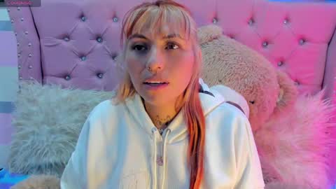 Pretti Violet online show from 04-22-26, 11:23