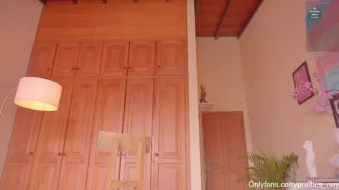 Snapshot of pretties_nay chatting on 05-11-26, 04:04 Nayrobi online show from 05-11-26, 04:04
