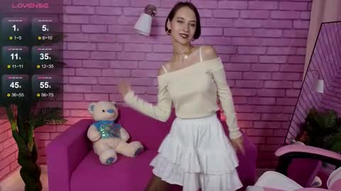 Snapshot of prettiest_winsor chatting on 10-03-25, 01:46 Alisa online show from 10-03-25, 01:46