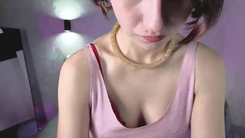Snapshot of prettiest_winsor chatting on 10-17-25, 01:09 Alisa online show from 10-17-25, 01:09