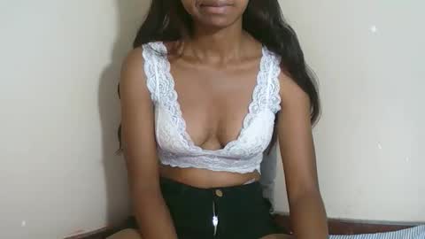 prettiethalia online show from 10-20-25, 07:58