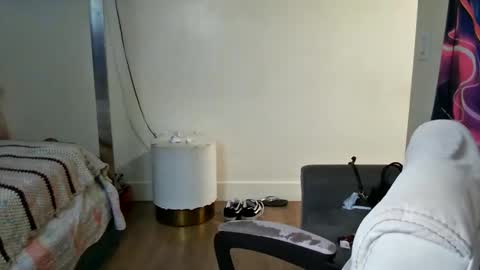 Yasmine pretty online show from 11-30-25, 12:36