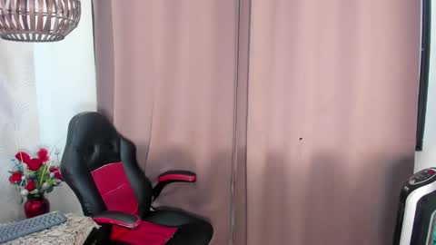 Snapshot of pretty_bigboobs_ chatting on 03-04-25, 07:43 Carla online show from 03-04-25, 07:43