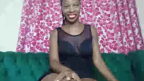 Snapshot of pretty_freaky chatting on 12-21-24, 06:19 Maya online show from 12-21-24, 06:19