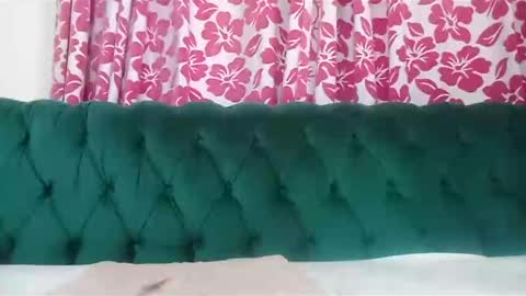 Snapshot of pretty_freaky chatting on 12-30-24, 07:37 Maya online show from 12-30-24, 07:37