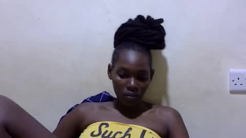 pretty_leila1 online show from 03-25-26, 12:05