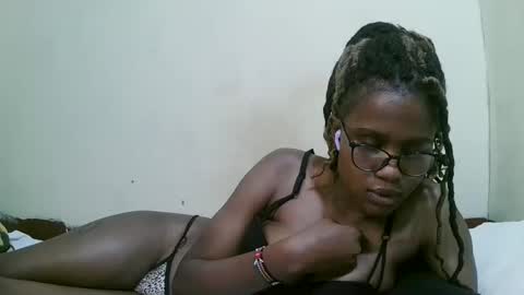 Snapshot of pretty_mellan chatting on 02-16-25, 02:20 pretty_mellan online show from 02-16-25, 02:20