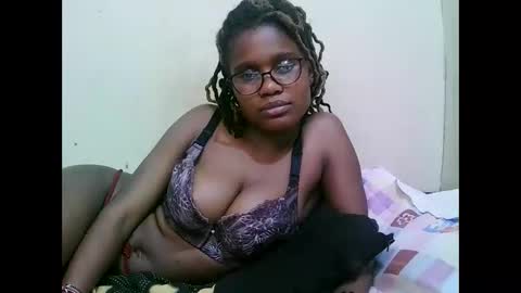Snapshot of pretty_mellan chatting on 03-05-25, 03:18 pretty_mellan online show from 03-05-25, 03:18