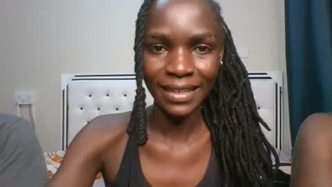 Snapshot of pretty_midnight_desire chatting on 10-16-25, 10:00 Pretty online show from 10-16-25, 10:00
