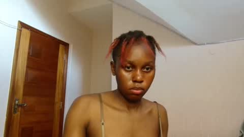 Snapshot of pretty_nyra chatting on 05-10-26, 12:21 Nyra online show from 05-10-26, 12:21