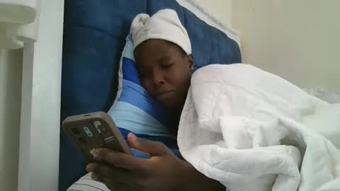 pretty_petite_ebony online show from 12-22-25, 02:25