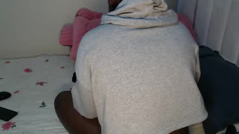 Essy online show from 12-15-25, 01:32