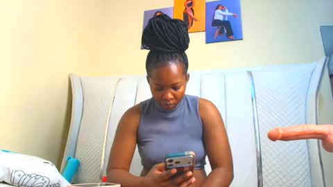 Snapshot of pretty_pussy2 chatting on 08-08-26, 08:38 Essy online show from 08-08-26, 08:38